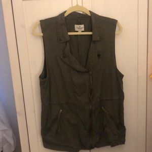 American Eagle olive zip vest